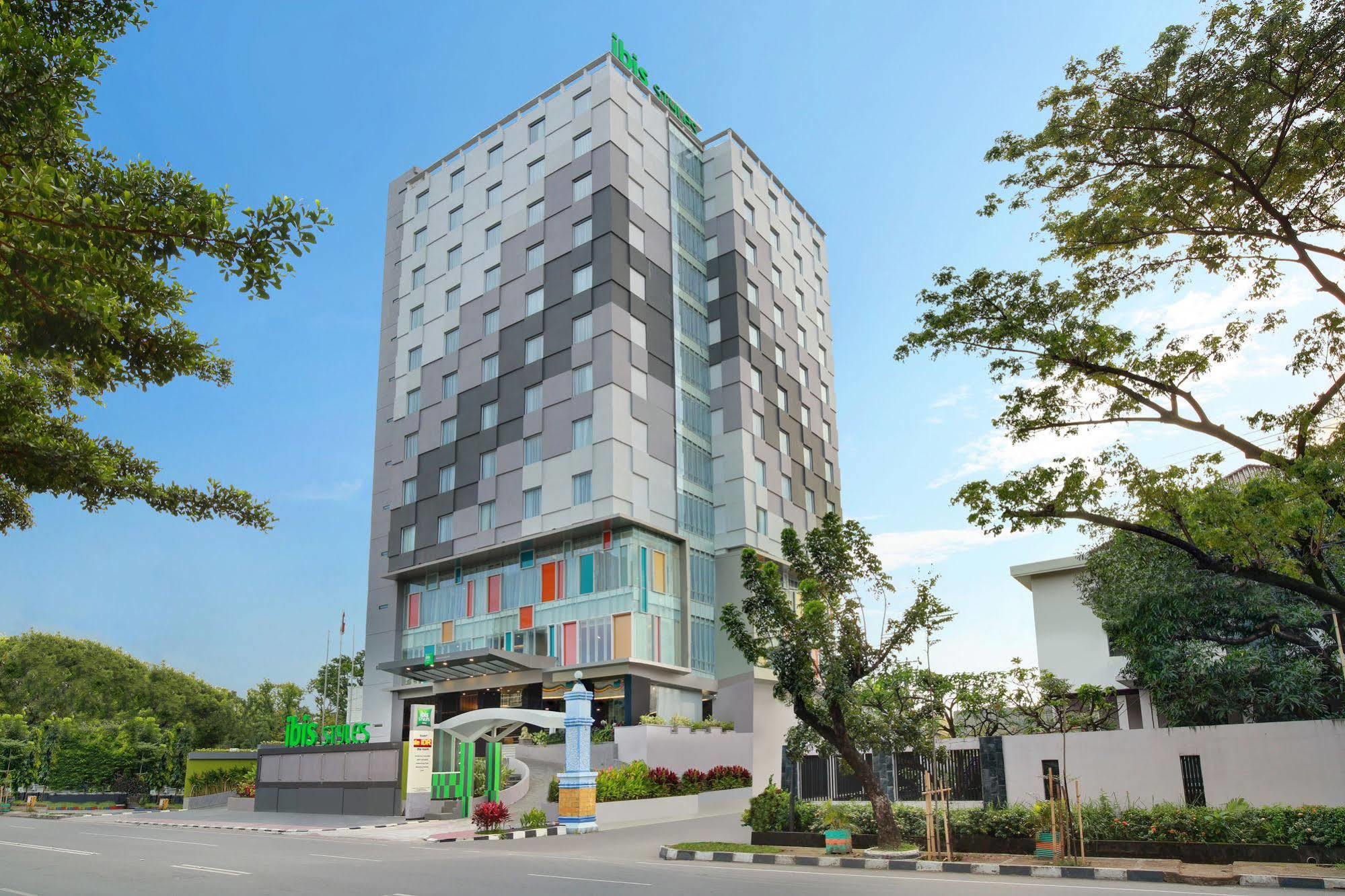 Ibis Styles Makassar Sam Ratulangi Hotel Exterior photo