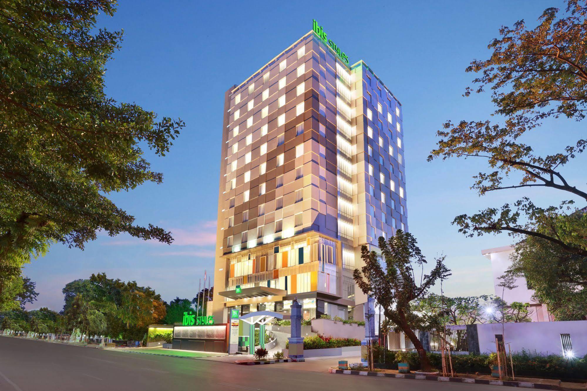 Ibis Styles Makassar Sam Ratulangi Hotel Exterior photo